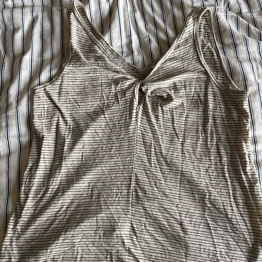 Cross cross front tank top